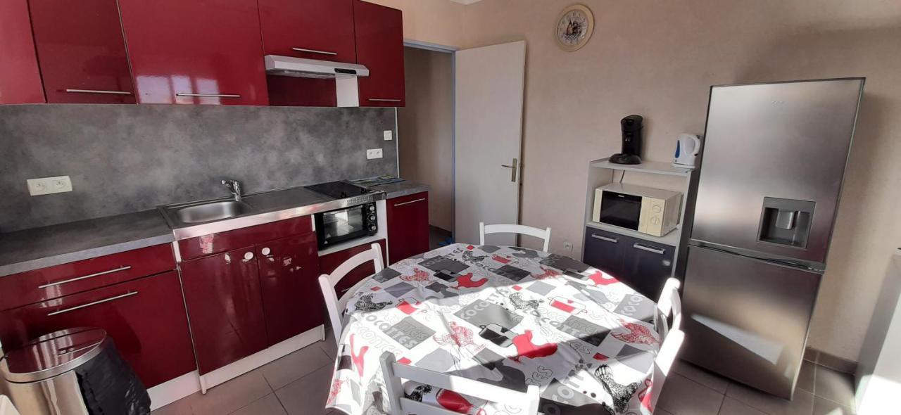סן סיפריאן Le Miramar Appartement Face A La Mer - Balcon - Clim מראה חיצוני תמונה